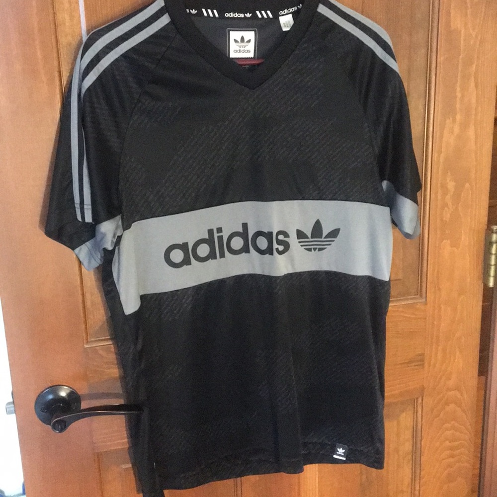 Adidas 3 stripe shirt, like new condition